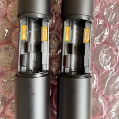 Shure UR2 Wireless Handheld Microphones with KSM9 Capsules – H4 Band, worldwide shipping image 13