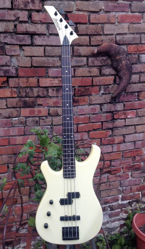 Larrivee LEFTY Electric 80s White Active Bass Guitar image 1