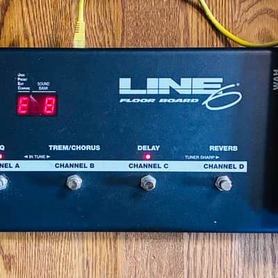 Line 6 POD 2.0 Multi-Effect and Amp Modeler 2000 - 2002 - Red image 1