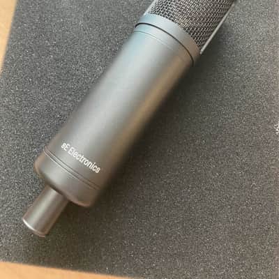 sE Electronics sE2200 Large Diaphragm Cardioid Condenser Microphone w/ Isolation Pack image 4