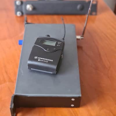 Sennheiser Sennheiser SR300 IEM G2 D (786–822 MHz) + EW300 IEM G2 Bodypack Receiver | Rack Mount | Professional Set image 15