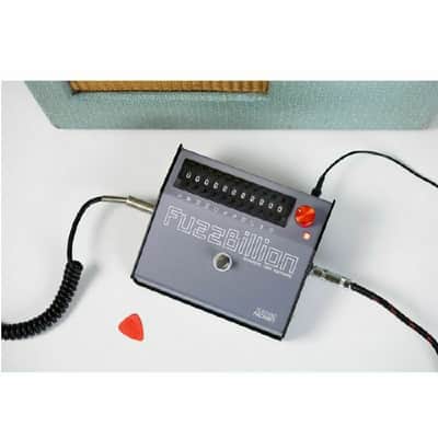 Teaching Machines Fuzzbillion Distortion Effects Unit (B-STOCK) image 3
