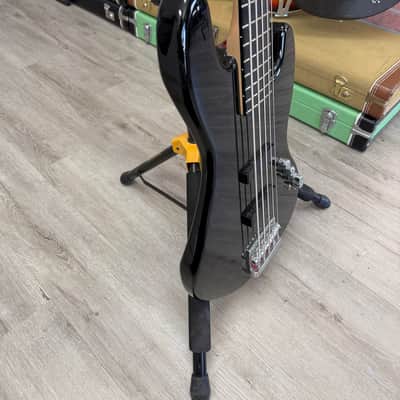 Squier Deluxe Jazz Bass Active V image 4