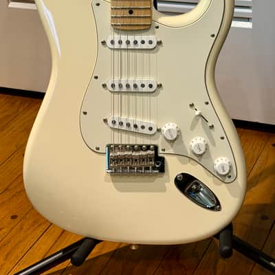 Fender American Special Stratocaster with Maple Fretboard 2015 - 2018 - Olympic White image 1