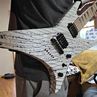 Jackson Custom Shop Warrior 2025 - Limited White Blue Blood Splatter W/COA image 10