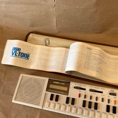 Casio VL-1 Casio VL-1 VL-Tone 29-Key Synthesizer Keyboard 1979-84 Excellent Condition! with Carrying Pouch and Users Manual imagen 18