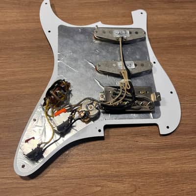2x Fender Custom 69 Pickups neck and middle image 2