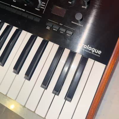 Korg Prologue 8 Polyphonic 49-Key 8-Voice Analog Synthesizer 2018 - Present - Black/Wood image 2