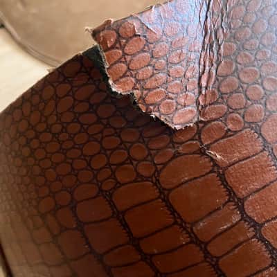 1960s Gibson Faux Alligator Chipboard Guitar Case in Terrible Condition image 10