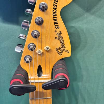 Fender Deluxe Roadhouse Stratocaster with Maple Fretboard 2014 - 2015 - Vintage White image 6
