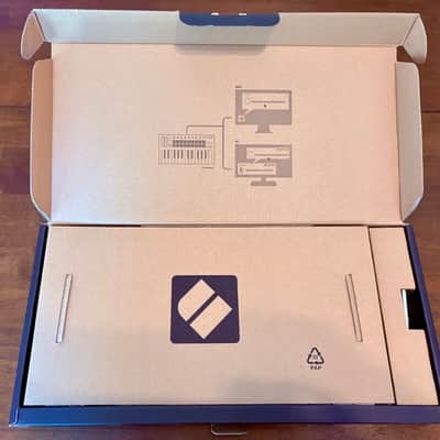 Novation LaunchKey Mini MIII Keyboard Controller + MIDI Dongle! image 10