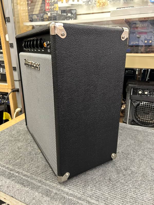 Traynor YGL-1 15W Combo Amp image 1