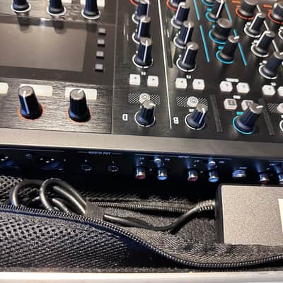 Native Instruments Traktor Kontrol S8 with Flight Case image 22