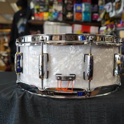 Pearl Masters MCT1455S/C448 MCT Series 5.5x14" Maple Snare Drum - White Marine Pearl image 3