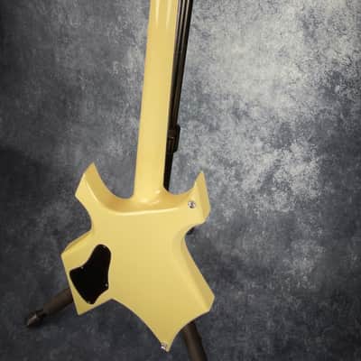 B.C. Rich Warlock Bass 1986 MIJ + Brand New Hardshell Case image 10