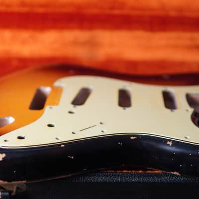Freakaster Stratocaster Relic Body 3 Tone Sunburst image 11