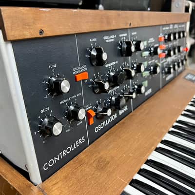 Moog MiniMoog Model D c 1973 Walnut original vintage USA analog synth synthesizer image 4