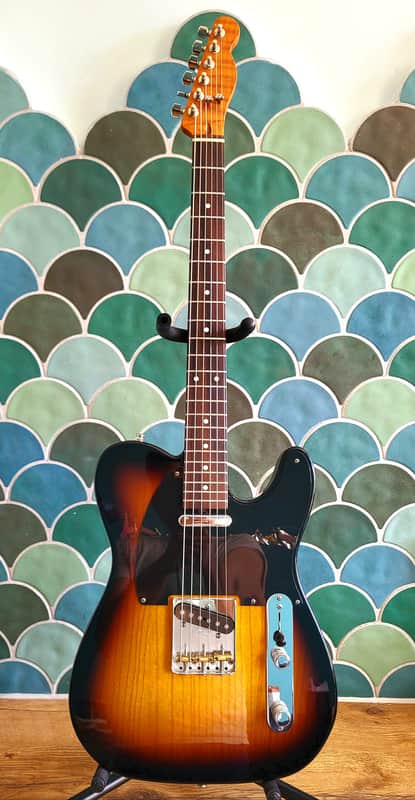 Fender Classic Player Baja Telecaster 2012 - 2018 - 2-Color Sunburst