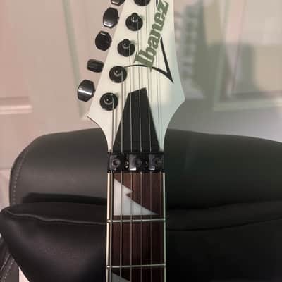 Ibanez RG450DXB-WH Standard 2013 - 2014 - White image 2
