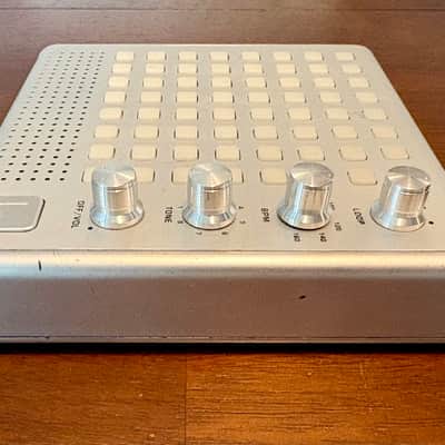 ThinkGeek Bliptronic 5000 Matrix Synthesizer image 5