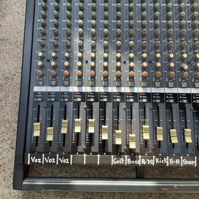 Yamaha EMX5000 20-channel mixer image 2
