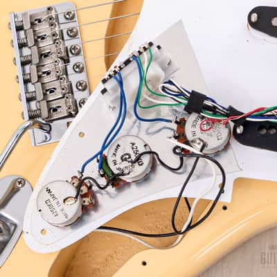 2001 Fender Yngwie Malmsteen Stratocaster ST71-140YM Yellow White, Near-Mint w/ Tweed Case & Hangtag, Japan image 21