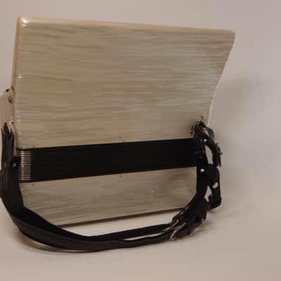 Accordion Weltmeister Stella 80 white used image 3