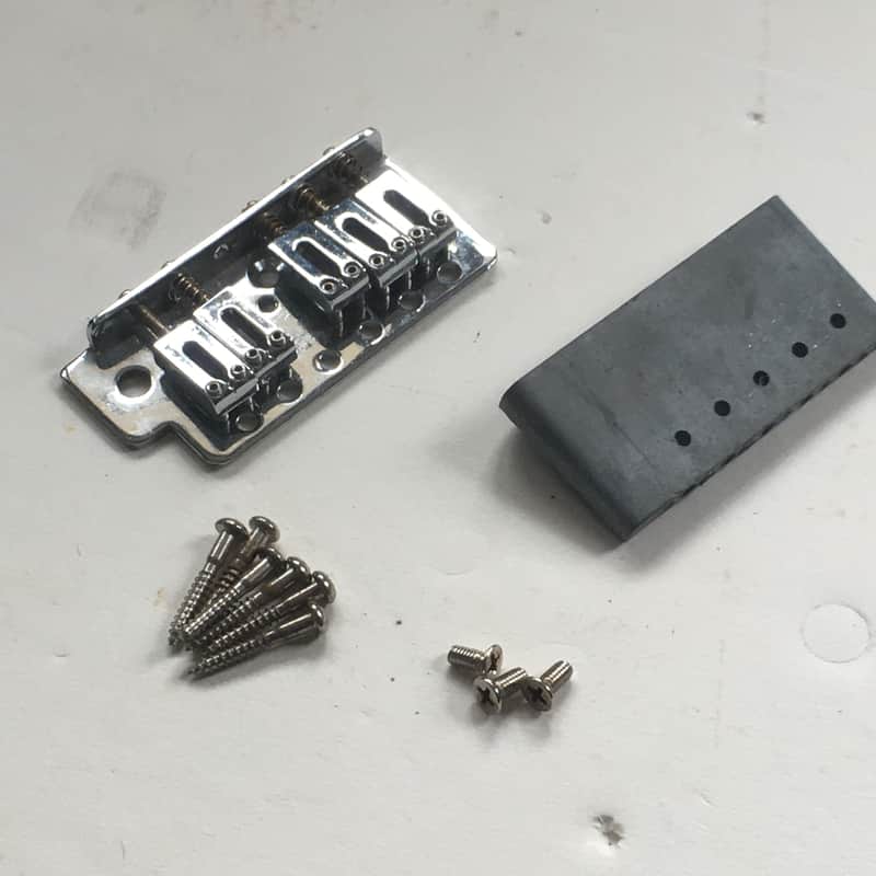? Fender Strat tremolo bridge plate Chrome relic