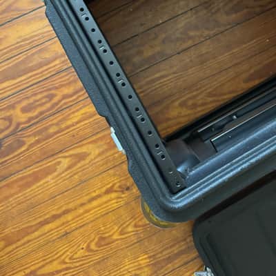 Gator G-PROR-8U-19 Rolling Rack Case w/ Wheels & Telescoping Handle – 8U Pro Series image 5
