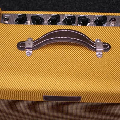 2025 Fender Blues Junior Lacquered Tweed 15 Watt 1x12 Tube Guitar Combo Amp w/Footswitch image 2