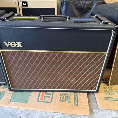 Vox AC30CC2X Custom Classic 2-Channel 30-Watt 2x12" Blue Alnico Guitar Combo Very Early 2005 Serial #604 image 2