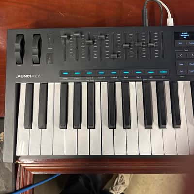 Novation Launchkey 49 MKIV MIDI Keyboard Controller 2024 - Present - Black image 3