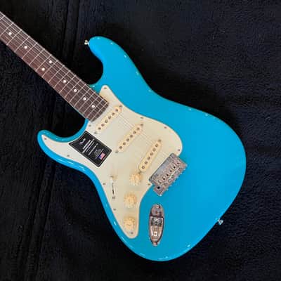 Fender American Professional II Stratocaster Left-Handed RW Miami Blue 8lbs, 3oz US210038393 image 3
