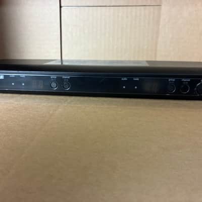 Immagine Shure BLX88 H10 Dual Wireless Microphone System w/ 2 PG58 Handheld Mics - 3