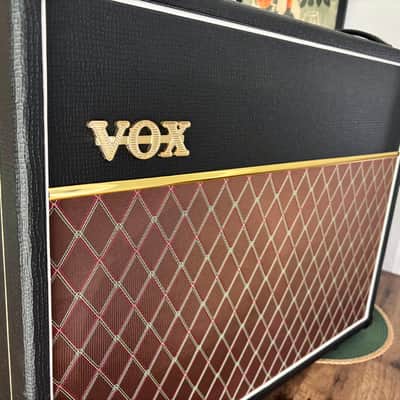 NEARLY NEW Vox V212C Custom 2x12" Guitar Speaker Cabinet - Black image 3