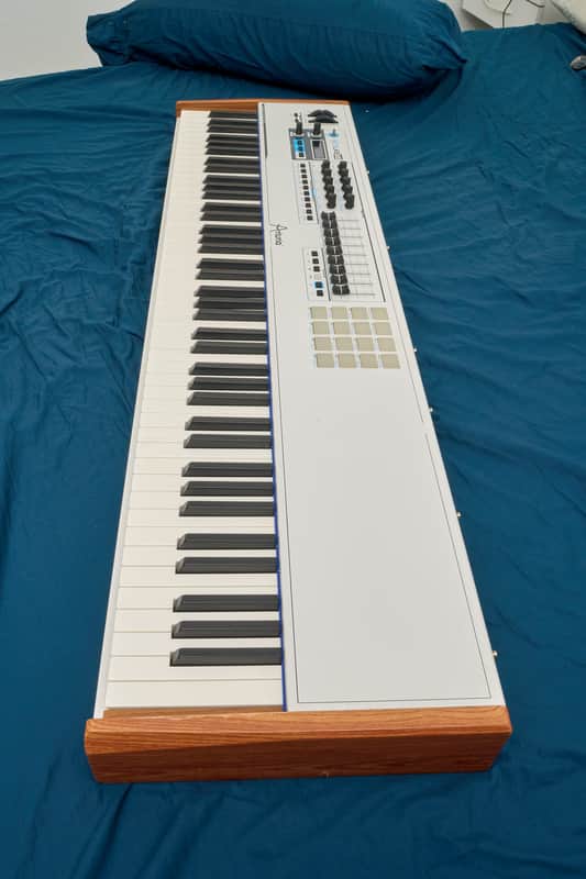 Arturia KeyLab 88 MIDI Controller MIDI Controller Mark I Mark 1 - White image 1