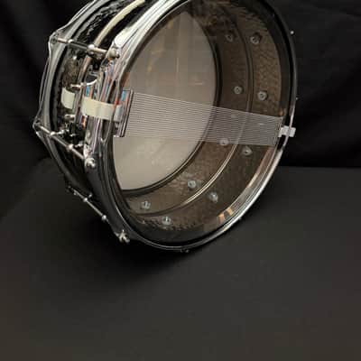 Ludwig LB417KT 14” x 6,5” Black Beauty Hammered snare drum imagen 10