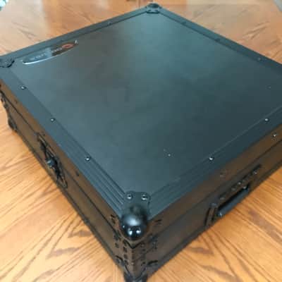 Pioneer DJM-2000 w/ Flight Case image 9
