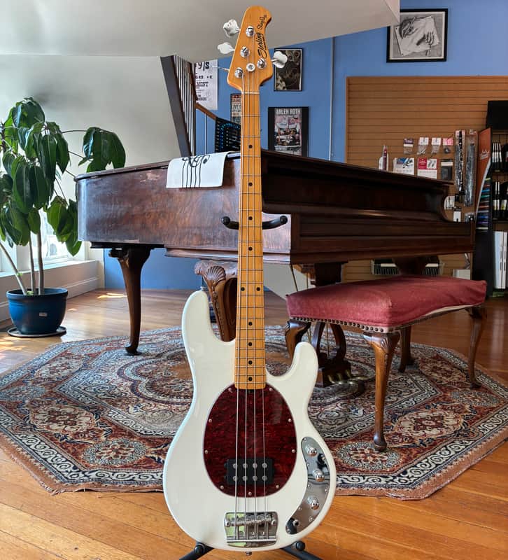 Sterling StingRay Classic Ray24CA image 1