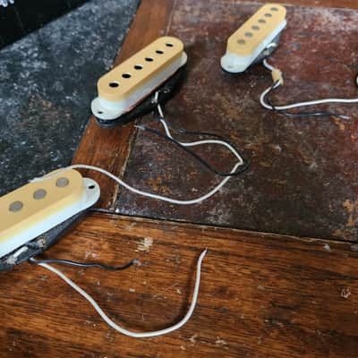 Fender Squier MIJ Strat SSS vintage ceramic single-coil pickups '84-'87 - white image 4
