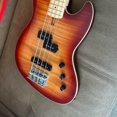 Sire Marcus Miller U5 2025 - Tobacco Sunburst image 1