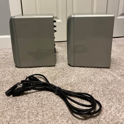 KRK Rokit 5 G3 Limited Edition Platinum Studio Monitor Bundle image 2