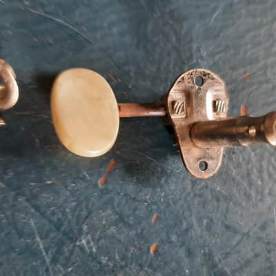 Van Ghent Tuner Ovale Button 1960 - Chrome and white image 3