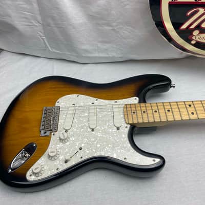 Fender Buddy Guy Stratocaster Guitar with Case 1999 - 2-Color Sunburst / Maple fingerboard image 4