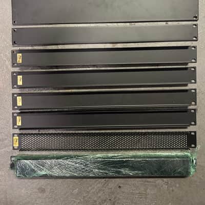 Middle Atlantic 8 RACK PANELS steel LOT 2010 - Black image 7