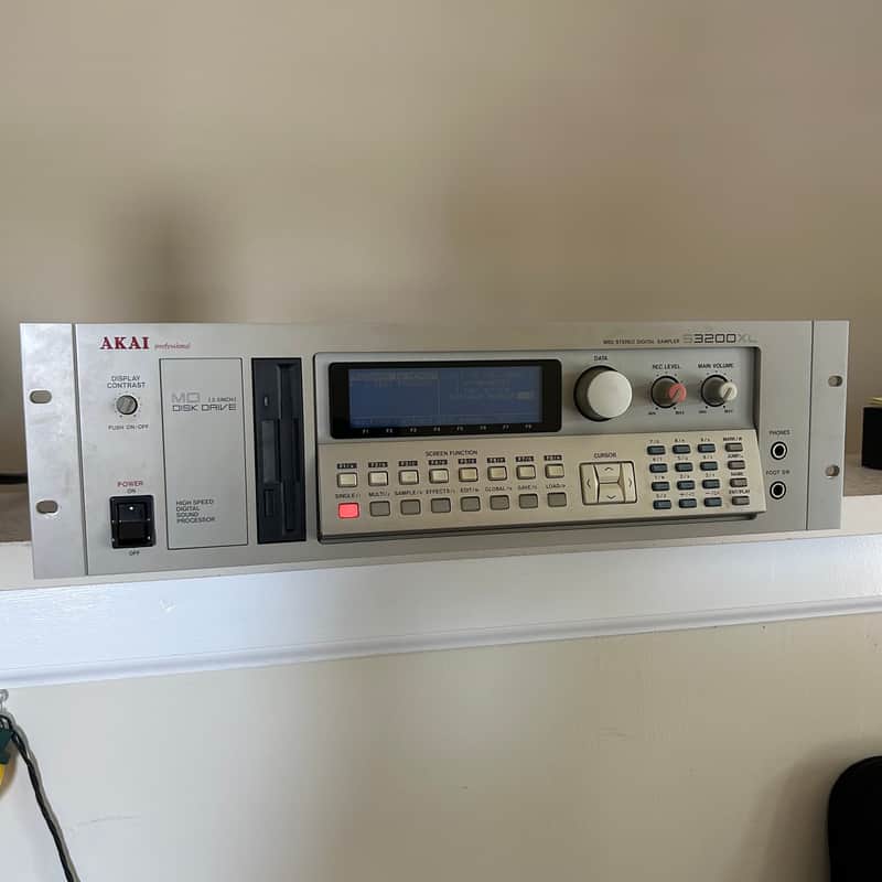 Akai S3200XL MIDI Stereo Digital Sampler image 1