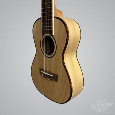 Amahi UK880C Concert Ukulele, Quilted Ash image 4