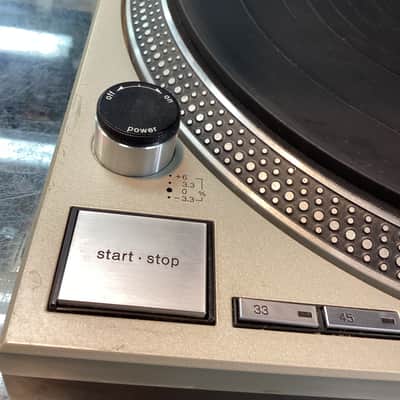 Technics SL-1200MK2 1979 - 2010 - Silver image 2