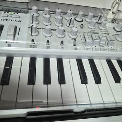 Arturia Microbrute SE 25-Key Synthesizer 2015 - White