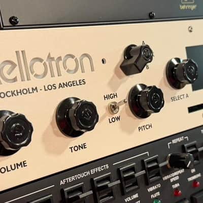 Mellotron M4000D Rack 2016 - Present - White image 4